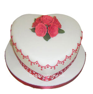 Shumi's Hot Bakery: Tempting Vanilla Heart Cake
