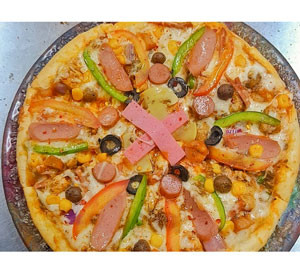 The Everything Chicken Pizza From Pizzaburg