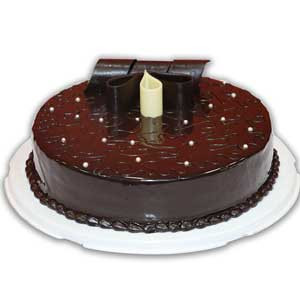 Decadent Delight: Yummy Yummy's Chocolate Cake