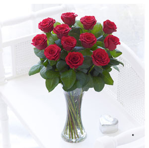 Deshi Roses with Vase: A Floral Display of Elegance