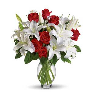 Exquisite Floral Ensemble: Imported Mixed Flowers With Vase