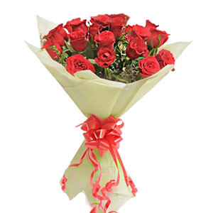 Blooming Beauty: Deshi Roses Bouquet