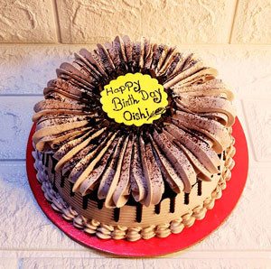 Decadent Delight: Cake's Signature Chocolate Round Cake